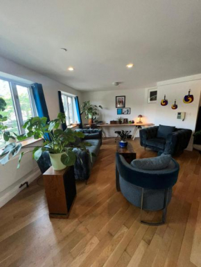 4 PEEPS Apt INWILLIAMSBURG